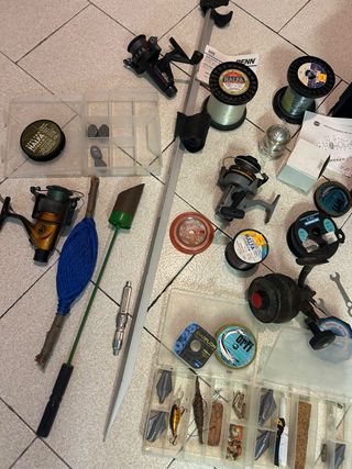 Set de pesca: carretes, hilos y señuelos