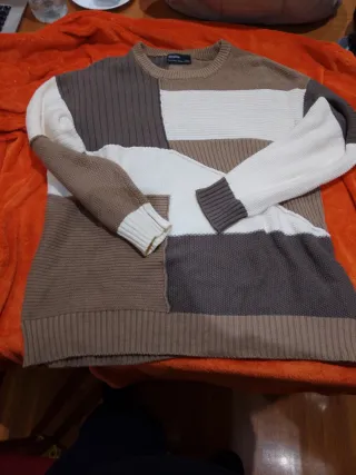 Jersey punto marróny blanco  de cuello redondo