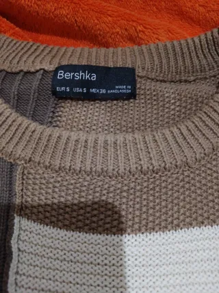 Jersey punto marróny blanco  de cuello redondo