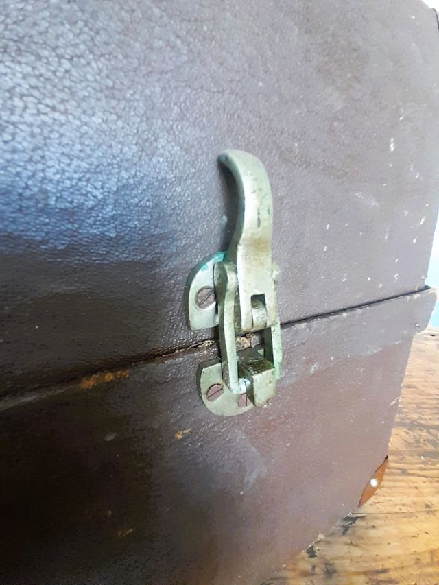 Caja militar antigua