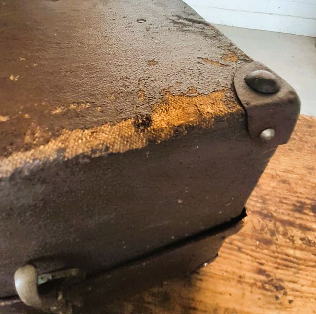 Caja militar antigua