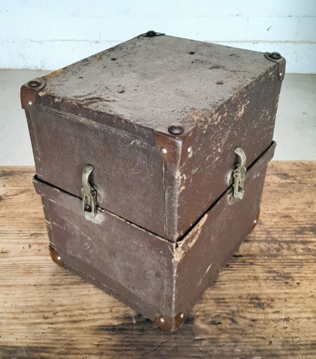 Caja militar antigua