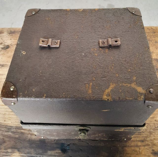 Caja militar antigua