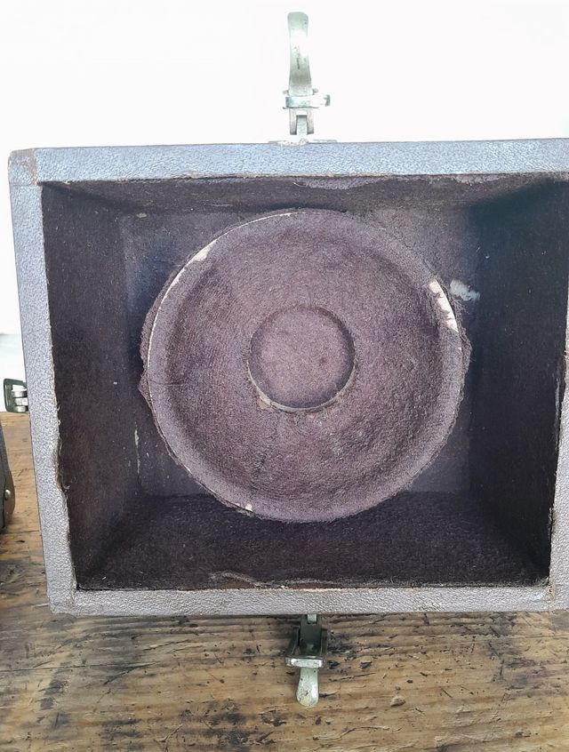 Caja militar antigua