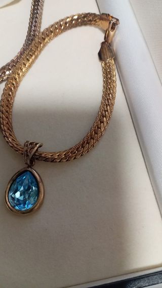 Conjunto Collar y Pulseras Doradas