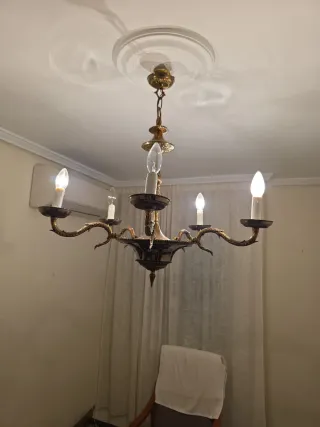 Lámpara de araña negra y dorada se puede negociar