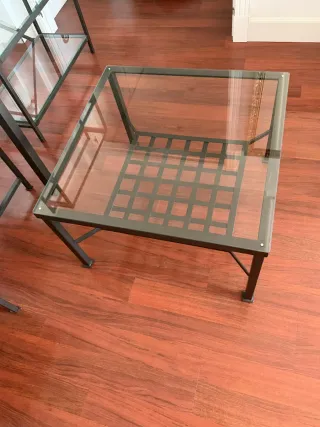 Mesa de comedor. Mesa de té. Estantería
