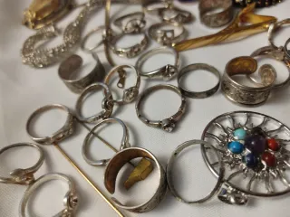 Lote di bijouterie e oggetti vintage