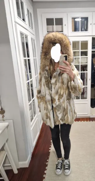 Abrigo piel conejo con capucha
