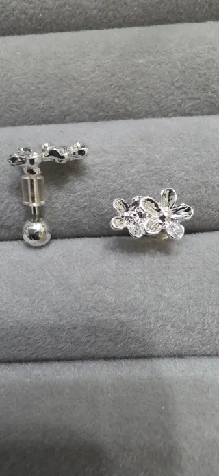 Pendientes de plata con diseño floral