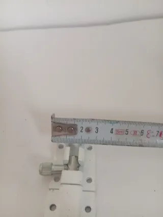 Cerrojos pequeños blancos