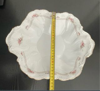 Ensaladera de porcelana con flores