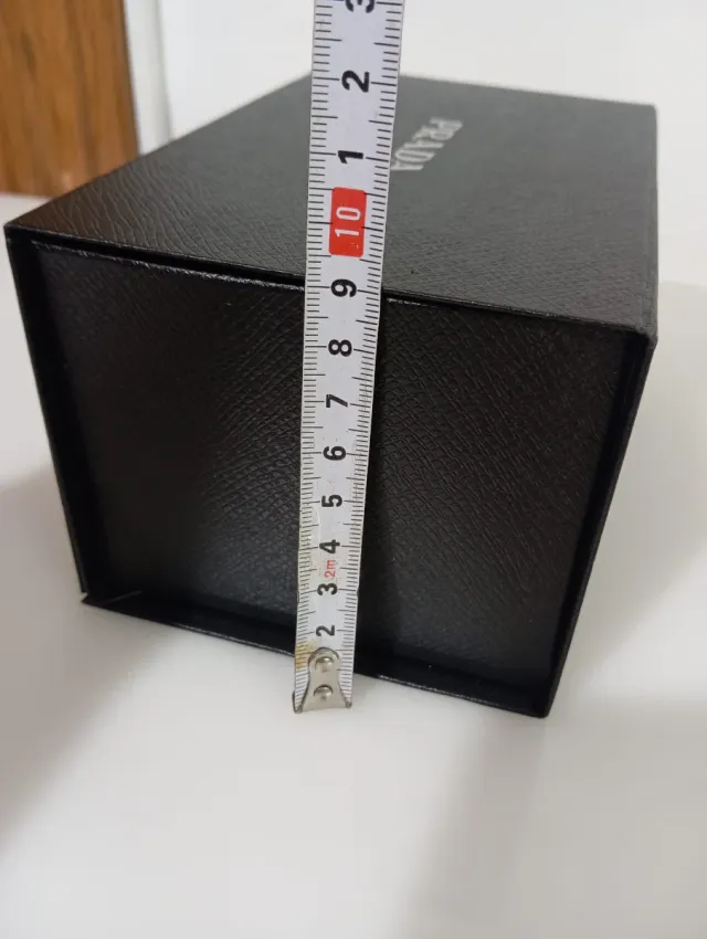 Caja vacía Prada negra