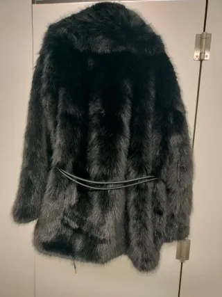 Abrigo Zara efecto pelo talla L.Nueva con etiqueta