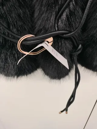 Abrigo Zara efecto pelo talla L.Nueva con etiqueta