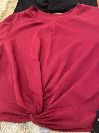 Lote 2 blusas y 2 camisetas y regalo un jersey