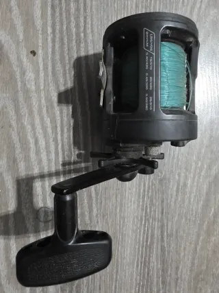 Carrete de pesca negro