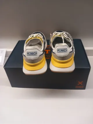 Zapatillas Munich sin estrenar T42