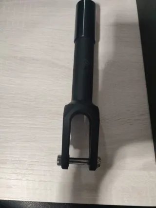 Horquilla Striker Gravis SCS/HIC Negra