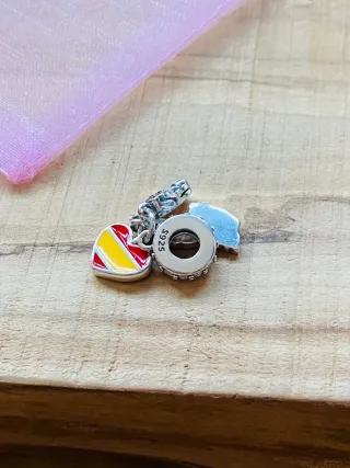 Charm | Sevillana, cabeza Toro, corazón España