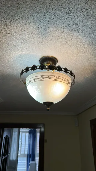 Tre plafoniere in vetro e metallo