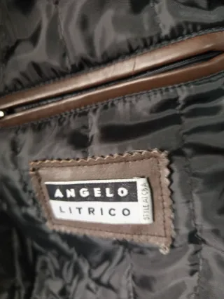 Americana de piel marrón