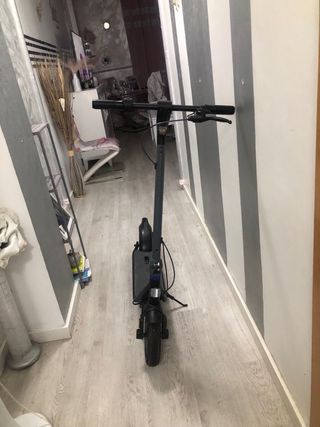 Patinete eléctrico negro