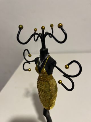 Colgador de joyas con figura de maniquí