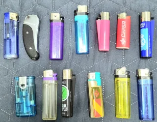 Set di accendini vari