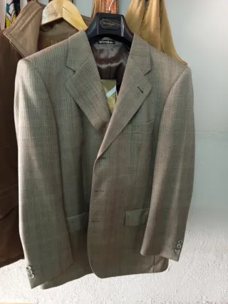 Americana y corbata a cuadros