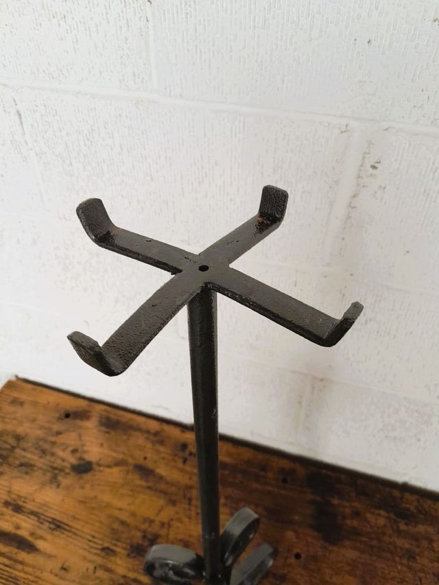 Pie alto para macetas o herramientas