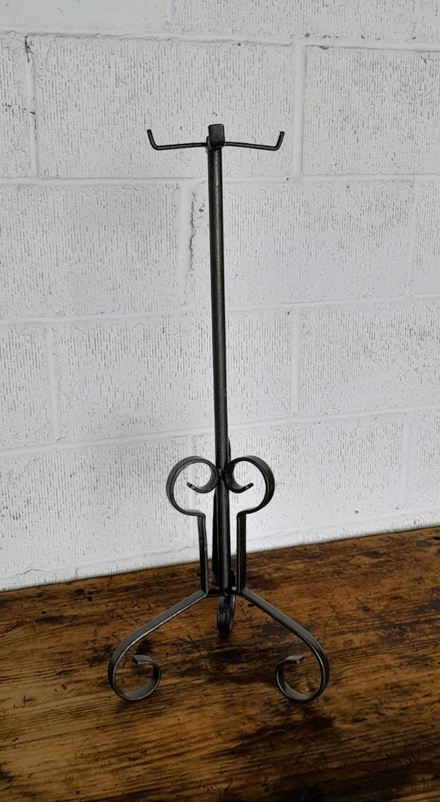 Pie alto para macetas o herramientas