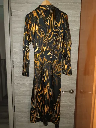 Vestido H&M estampado negro y dorado
