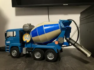 Bruder Camion Betoniera MAN TGA