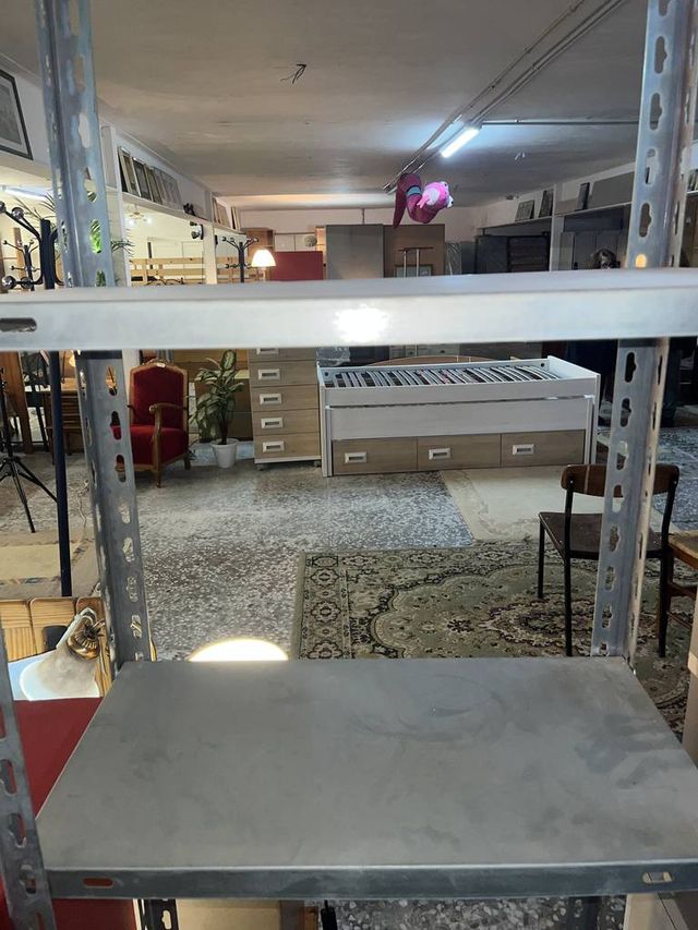 ESTANTERÍA METÁLICA