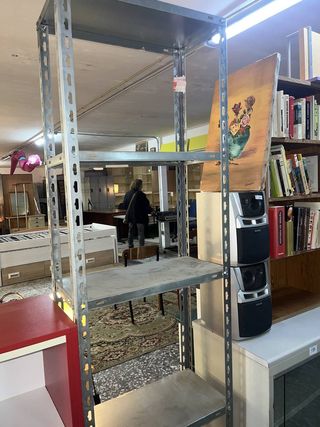 ESTANTERÍA METÁLICA