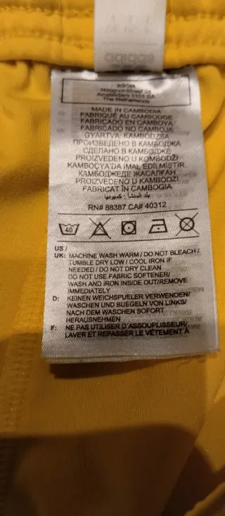 Pantalón corto deportivo Adidas amarillo