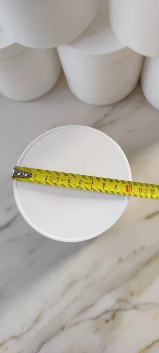 Botes de plástico blancos