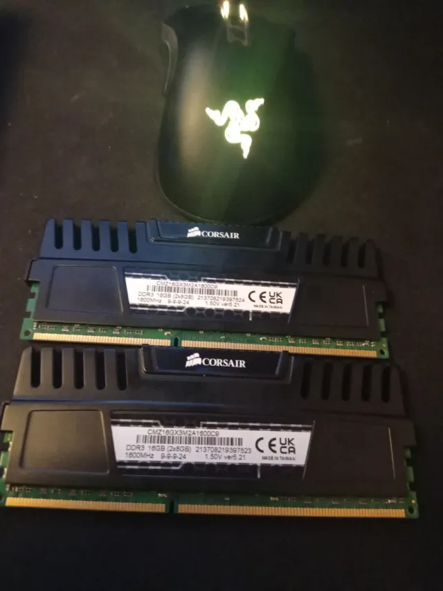 Kit RAM Corsair DDR3 16GB (2x8GB) 1600MHz C9