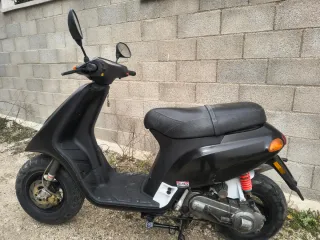 Piaggio Typhoon 50 Scooter Negro/Blanco