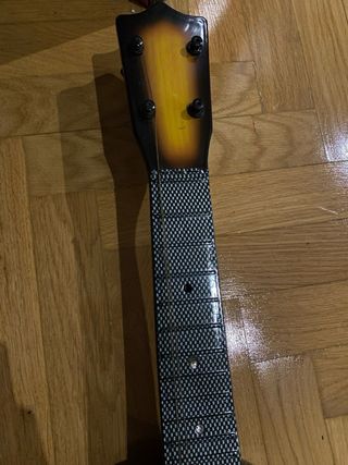 Guitarra infantil de juguete