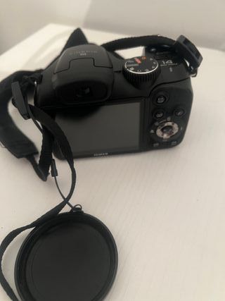 Fotocamera Fujifilm con zoom ottico 18x