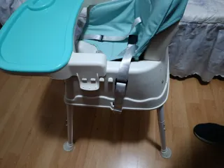 Silla de bebé color turquesa