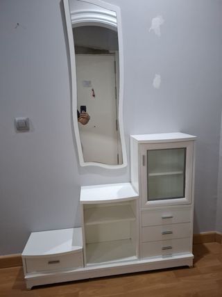 Mueble recibidor con espejo grande