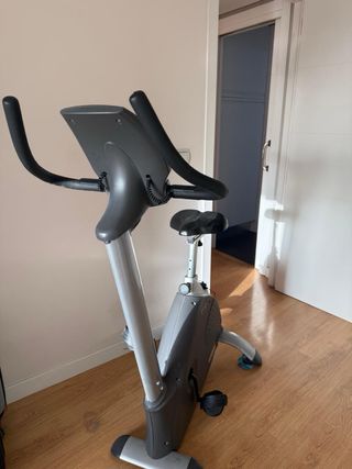 Bicicleta Estática Gris y Negra