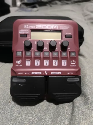 Zoom B1 Four Pedal Multiefectos Bajo