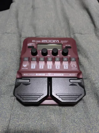 Zoom B1 Four Pedal Multiefectos Bajo