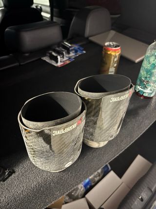 Colas de escape Akrapovich Carbono