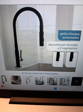 Rubinetto flessibile nero per lavello