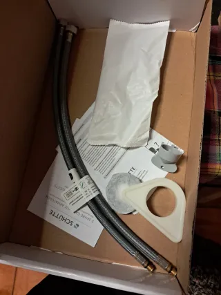 Rubinetto flessibile nero per lavello